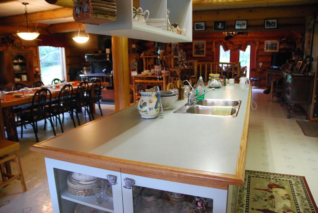 Kicking Horse Canyon Guest Houseゴールデン エクステリア 写真