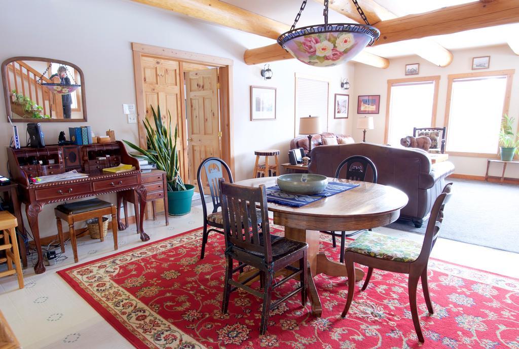 Kicking Horse Canyon Guest Houseゴールデン エクステリア 写真