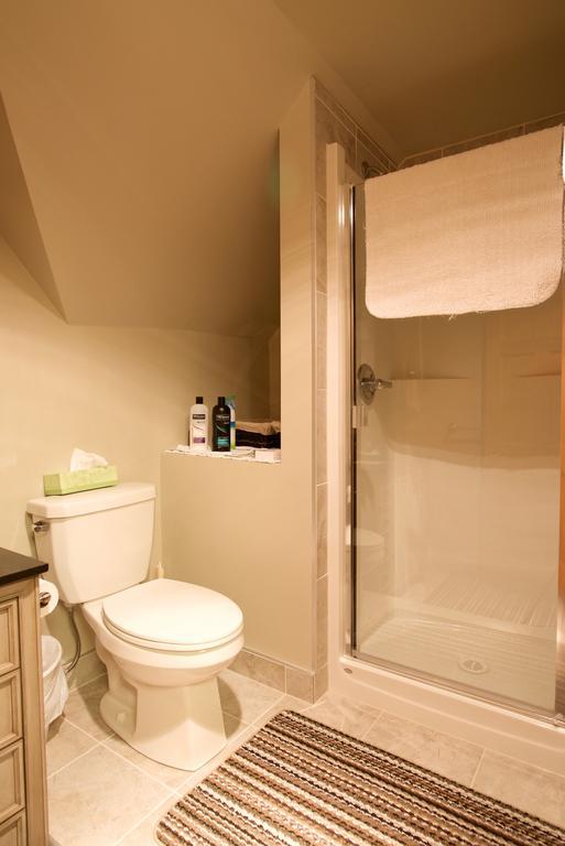 Kicking Horse Canyon Guest Houseゴールデン エクステリア 写真