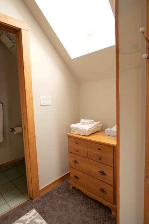 Kicking Horse Canyon Guest Houseゴールデン エクステリア 写真