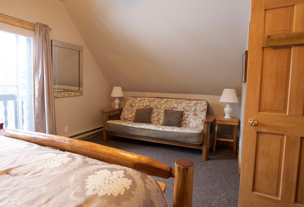 Kicking Horse Canyon Guest Houseゴールデン エクステリア 写真