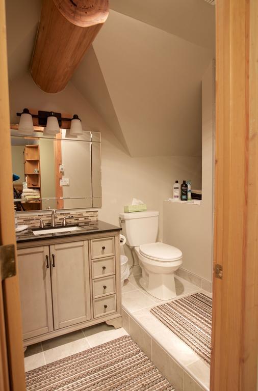 Kicking Horse Canyon Guest Houseゴールデン エクステリア 写真