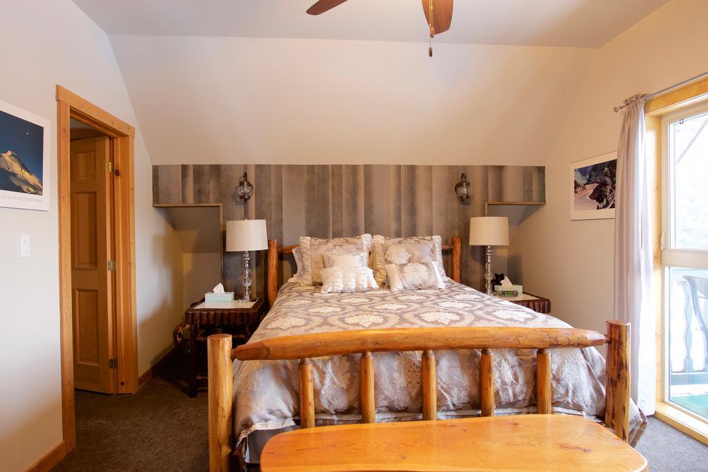 Kicking Horse Canyon Guest Houseゴールデン エクステリア 写真