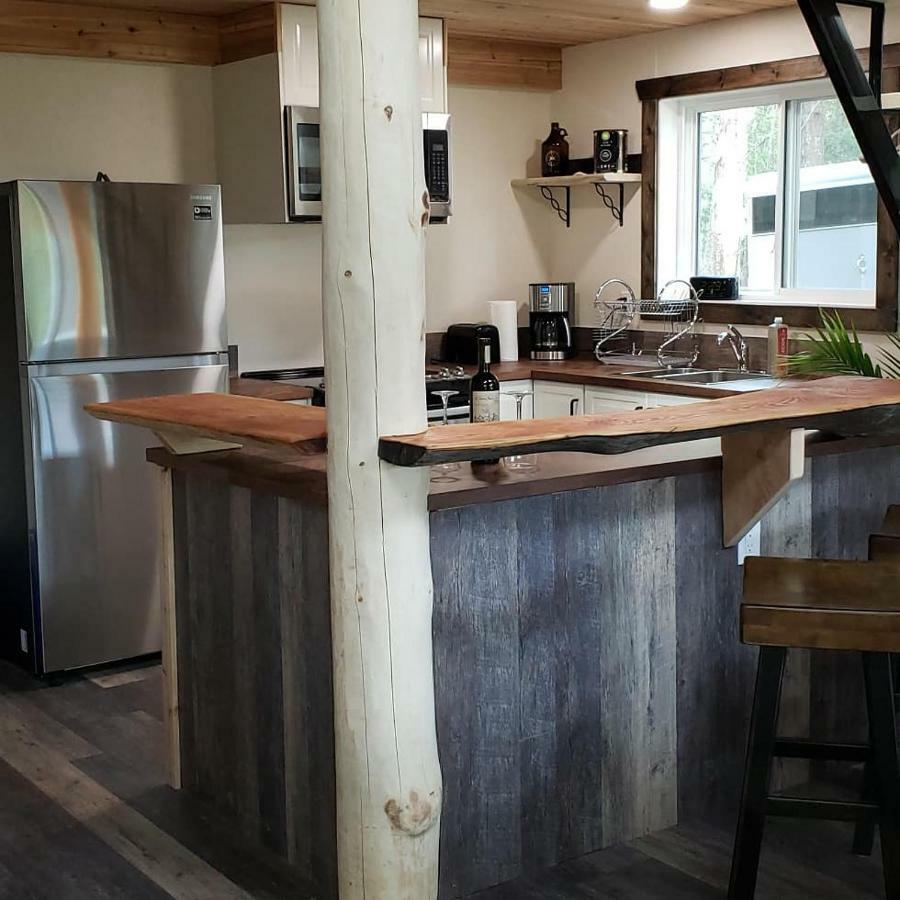 Kicking Horse Canyon Guest Houseゴールデン エクステリア 写真